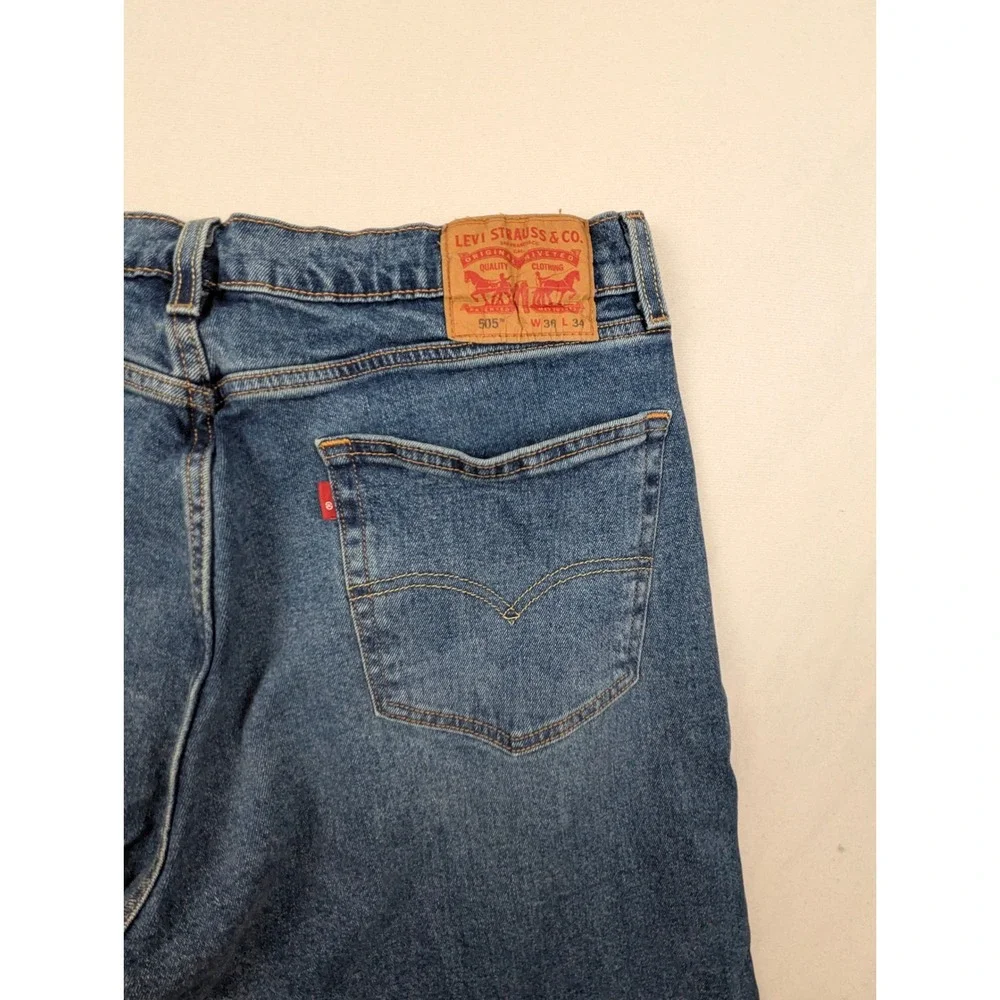 Levis 505 Regular Fit Straight Leg Jeans Mens 36x34 Medium Wash Blue 00505-1824